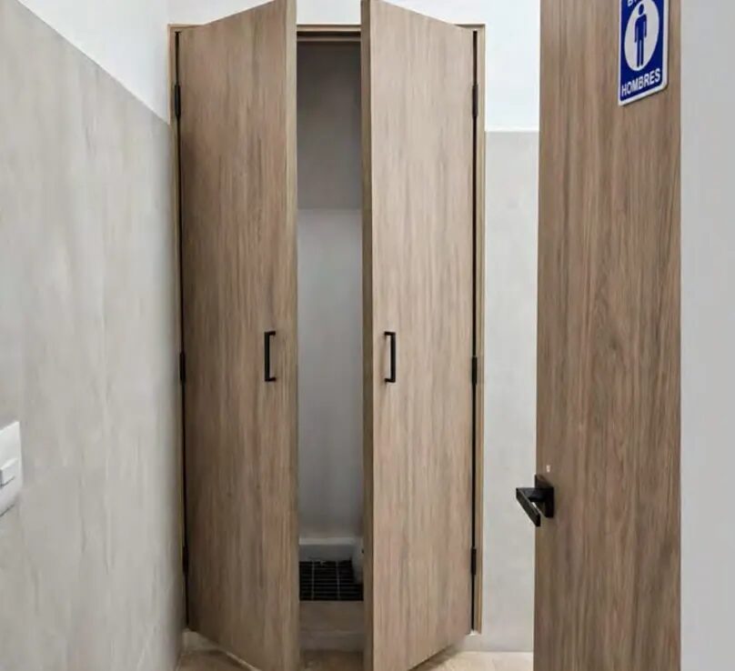 Carpintería y acabados terminados en interiores